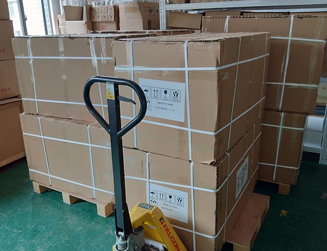 LED觀片燈打包好等待攬件 LED觀片燈打包好等待攬件